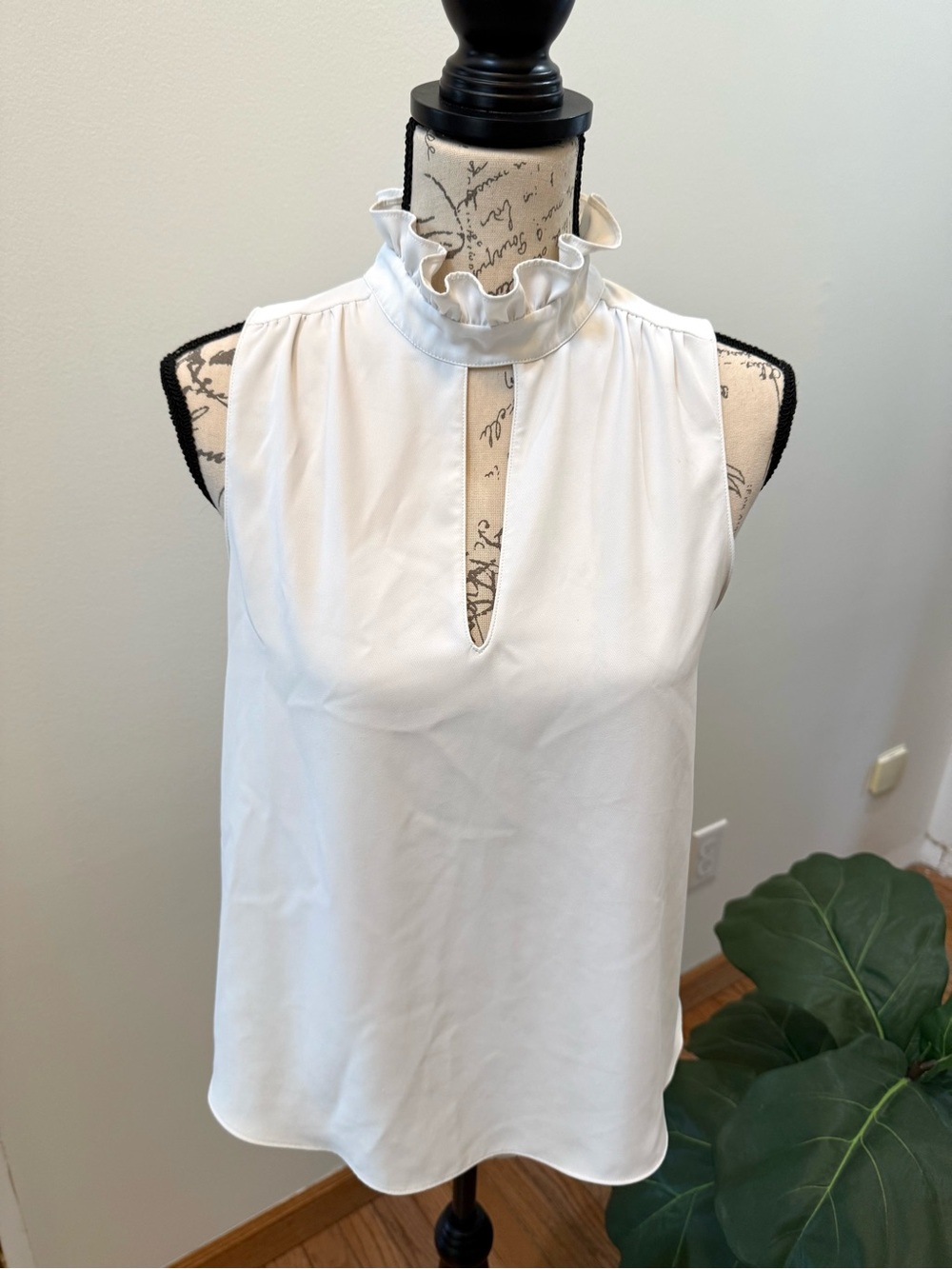 Amanda Uprichard White Sleeveless Ruffle Mock Neck Size Small Keyhole Top
